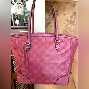 Gently used (5 or 6 times) Gucci Bree tote. VERY well cared for.